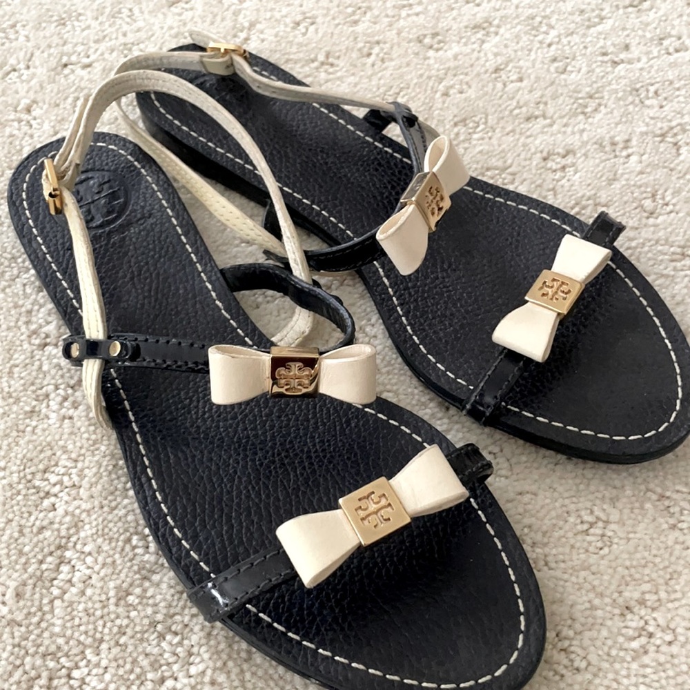 NWT Tory Burch Size 8/8.5 Nautical Navy/Ivory Leather Sandals with Bows
